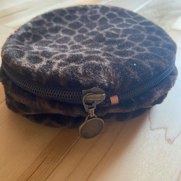 La Maison de la fausse fourrure pouch with pockets - Picture 2 of 4